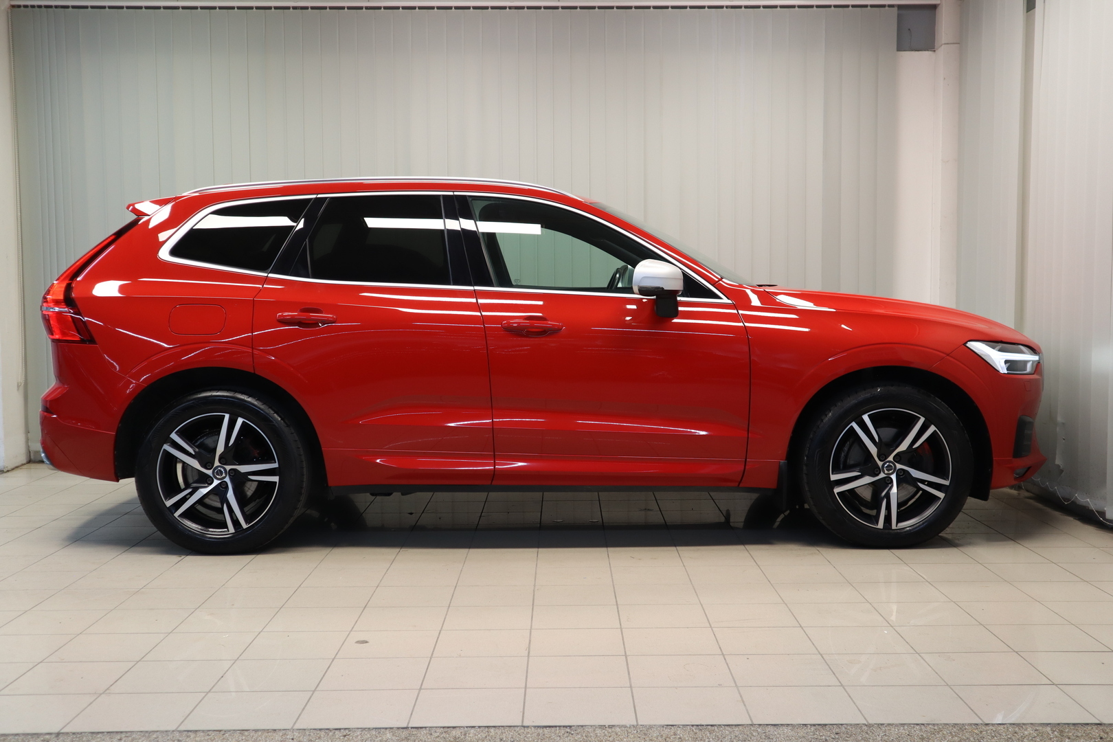 Volvo XC60 D4 AWD R-Design aut 2017, kuva 5/25