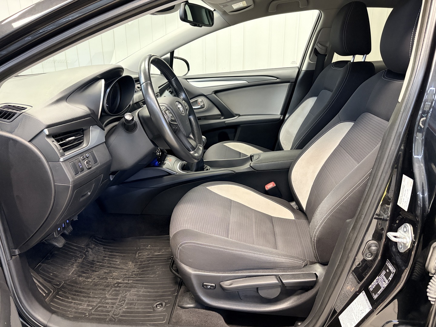 Toyota Avensis 1,6 D-4D Active Sedan 2015, bild 7/25