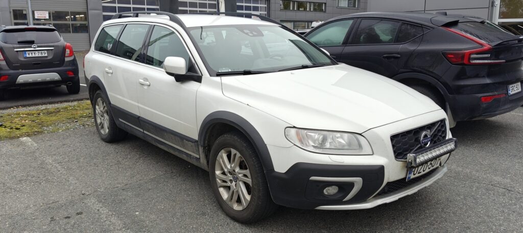 Volvo XC70, image 1